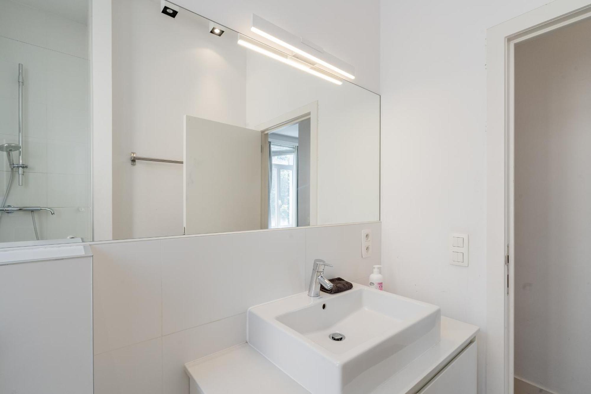 Light Modern Apartment In The Heart Of Antuérpia Exterior foto